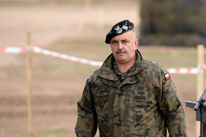Gen. Jarosław Mika jest zakażony koronawirusem. Od 2017 r. pełni funkcję Dowódcy Generalnego Rodzajów Sił Zbrojnych.