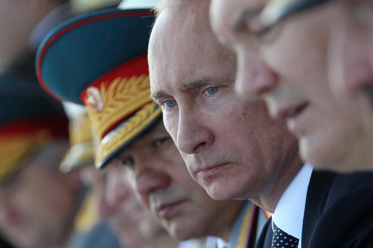 Władimir Putin, w tle szef MON Rosji Siergiej Szojgu