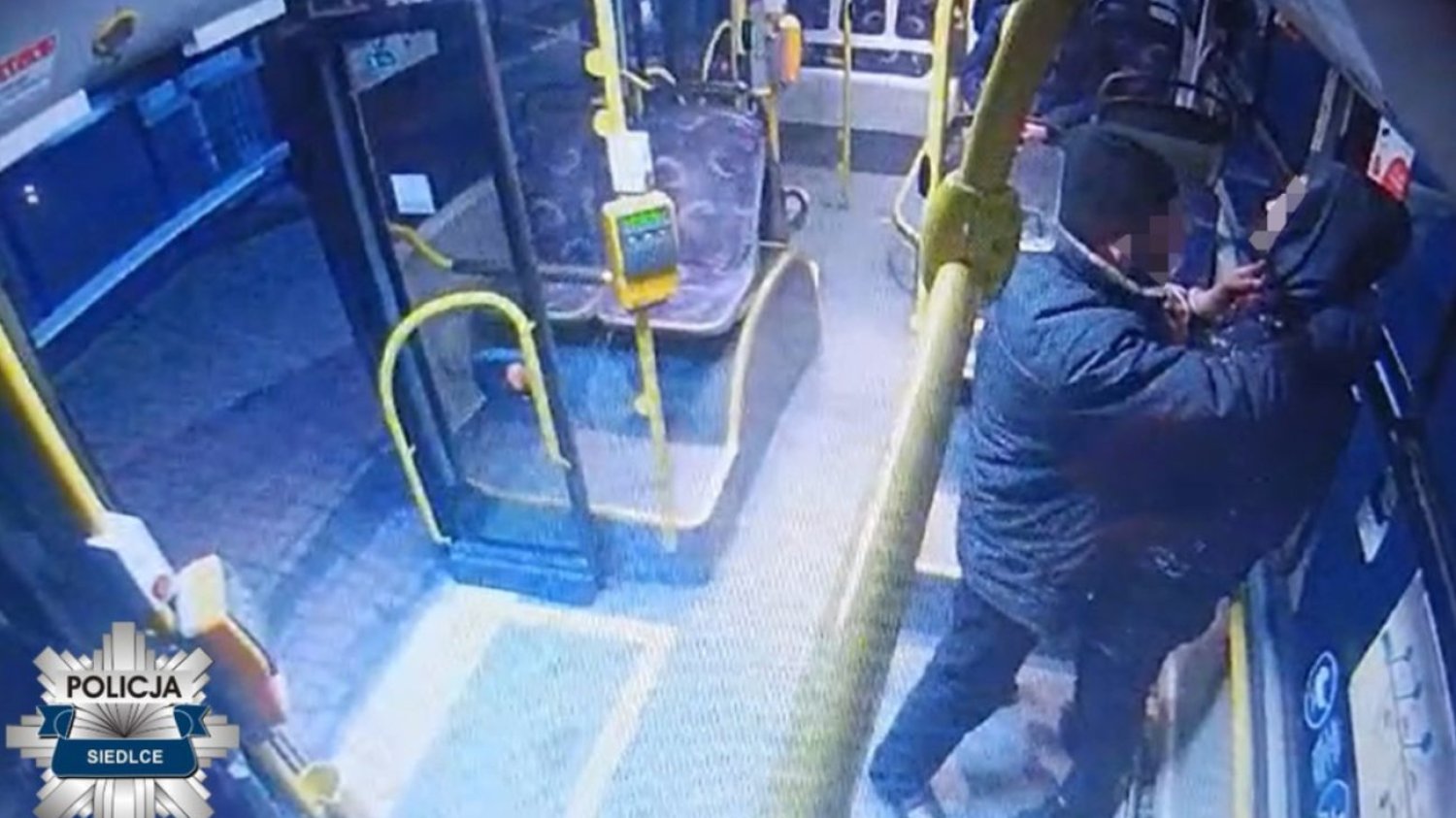 Atak na nastolatka w autobusie w Sielcach. Napastnik groził mu nożem. Atak na 15-latka w autobusie w Siedlcach. Kierująca zachowała zimną krew i interweniowała.