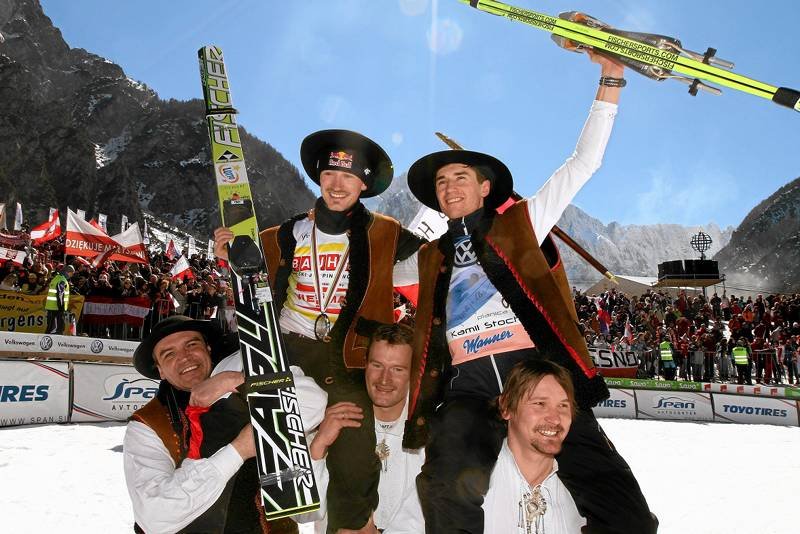 Umarł król, niech żyje król ?