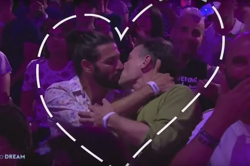 TVP wycięła występ transseksualnej wokalistki oraz pocałunek dwóch mężczyzn.