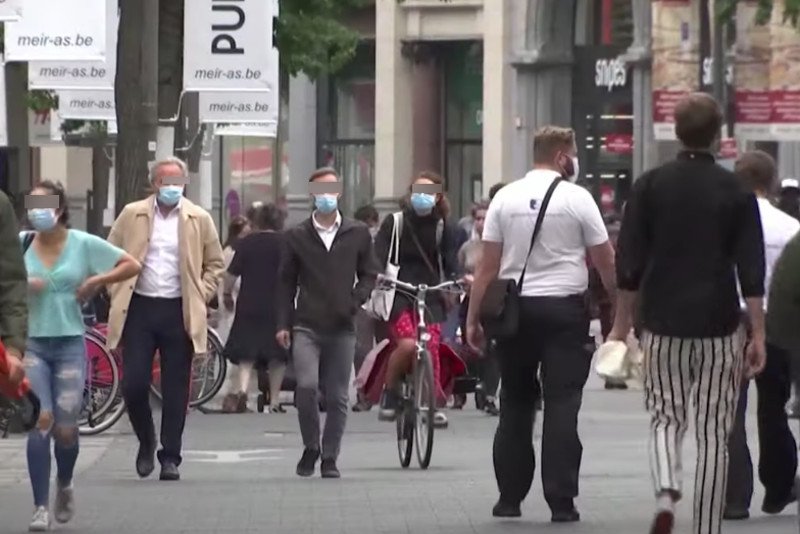W Belgii od 28 lipca przywrócono obostrzenia. W Antwerpii przywrócono m.in. obowiązek noszenia maseczek.