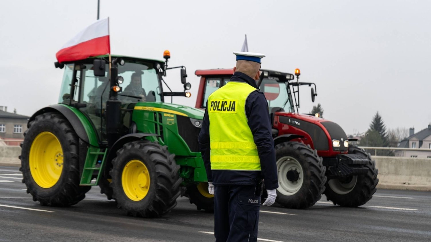 Umowa z Mercosur na ostatniej prostej. Wieś się buntuje Traktory i transparenty wracają do Warszawy. Rolnicy protestują przeciw umowie UE z Mercosur i ostrzegają przed upadkiem polskich gospodarstw.