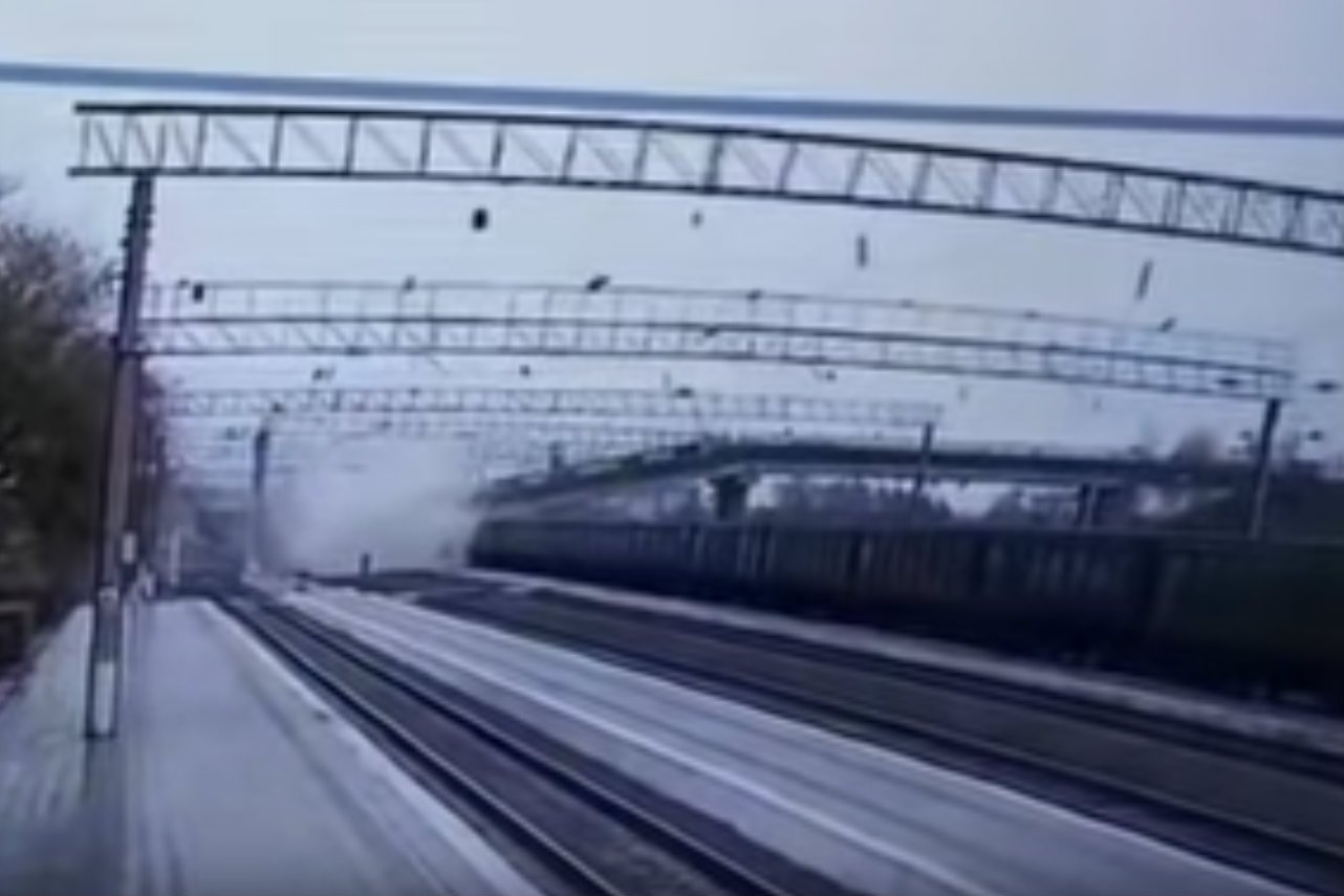 Runął most nad koleją transsyberyjską w mieście Swobodny.