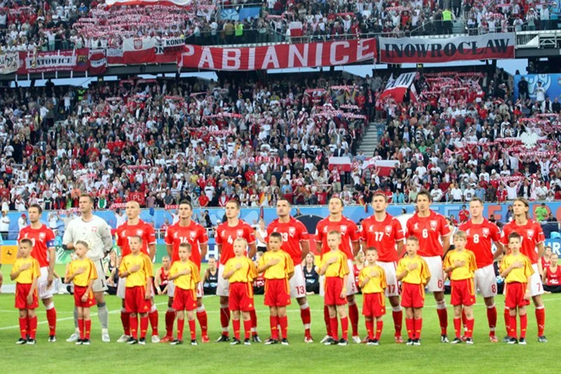 Na boisku może przebywać 11 zawodników jednej drużyny (zdjęcie reprezentacji Polski z Euro 2008)