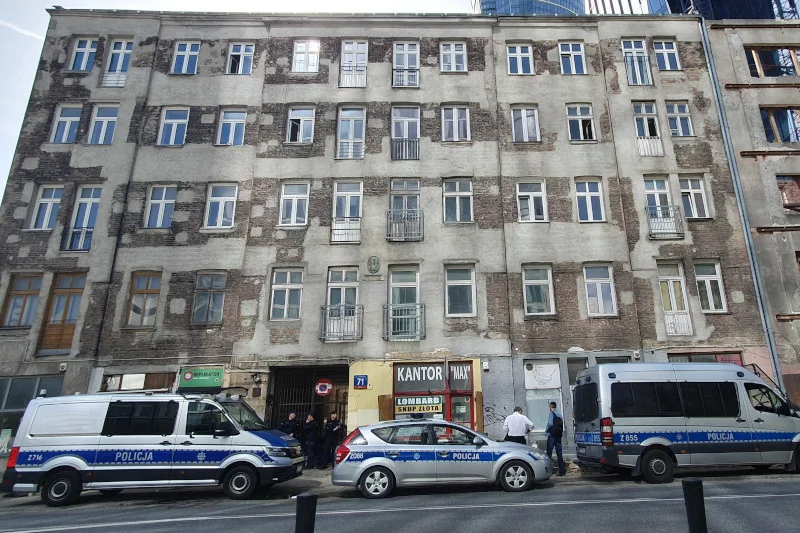 Cztery ciała przy Grzybowskiej 71 w Warszawie. Byliśmy na miejscu