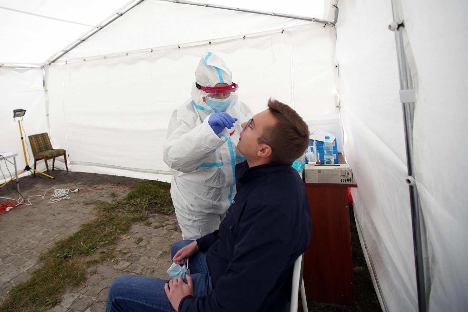 O 1934 zakażeniach koronawirusem poinformowało w niedzielę Ministerstwo Zdrowia.