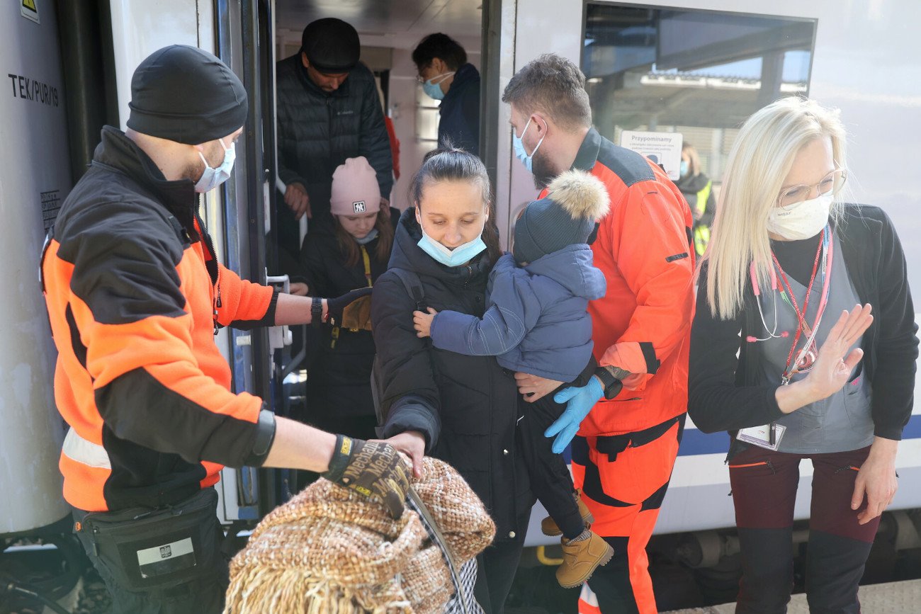 Z nowego sondażu IBRiS dla "Rzeczpospolitej" wynika, że nawet 95 proc. jest gotowych przyjmować uciekających przed wojną Ukraińców.