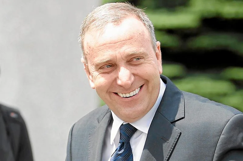 Grzegorz Schetyna uważa, że związkowcy powinni rozmawiać w komisji trójstronnej, a nie na ulicy