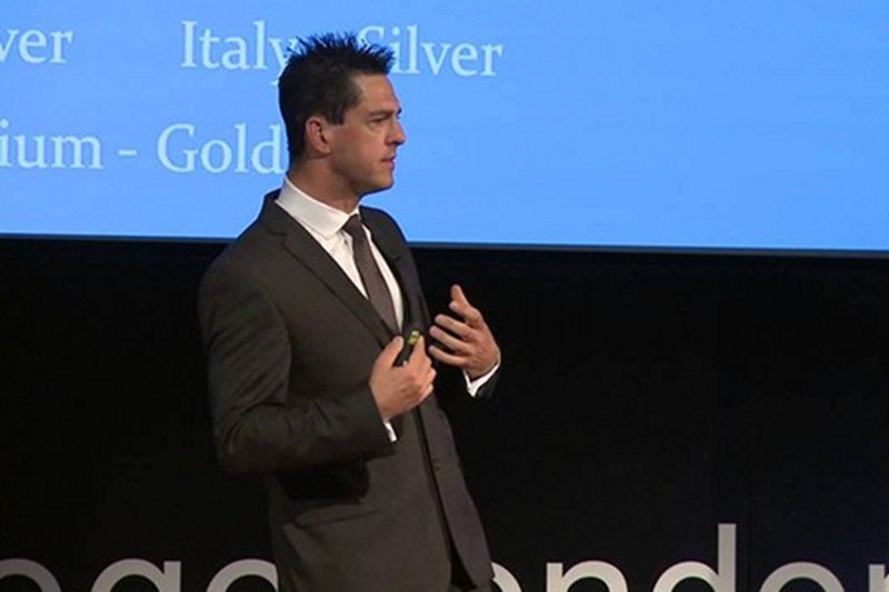 Mark zakończył karierę sportową i został mówcą po to aby pomagać innym, po to aby robić coś nowego.