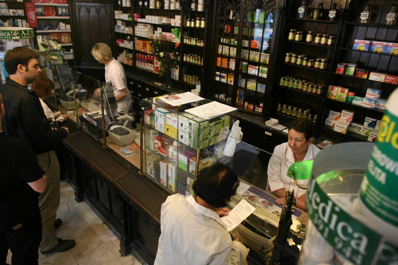 Samorząd aptekarski uważa, że leki powinny być sprzedawane tylko w aptekach.