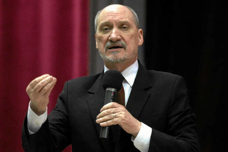 Antoni Macierewicz ma nowego eksperta z Danii. "Oficjalna wersja przyczyn katastrofy smoleńskiej nie jest poprawna".