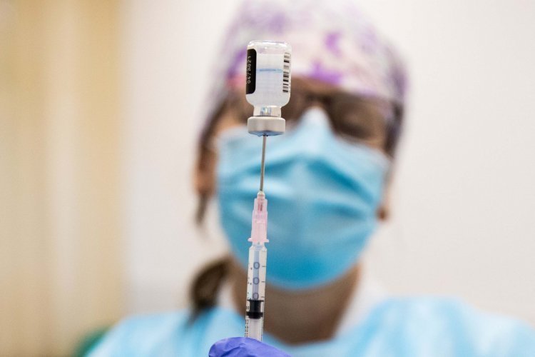 Szczepionka na mutacje koronawirusa. Moderna stworzyła nową recepturę.