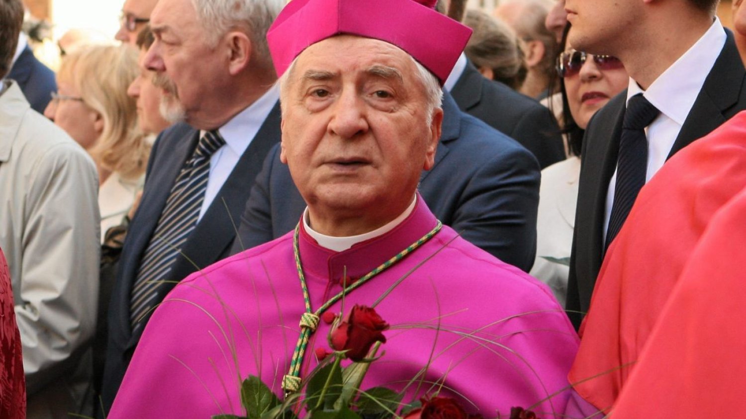 Były prymas Polski trafił do szpitala. Abp Kowalczyk w ciężkim stanie. Arcybiskup Józef Kowalczyk trafił do szpitala. Jego stan jest poważny.