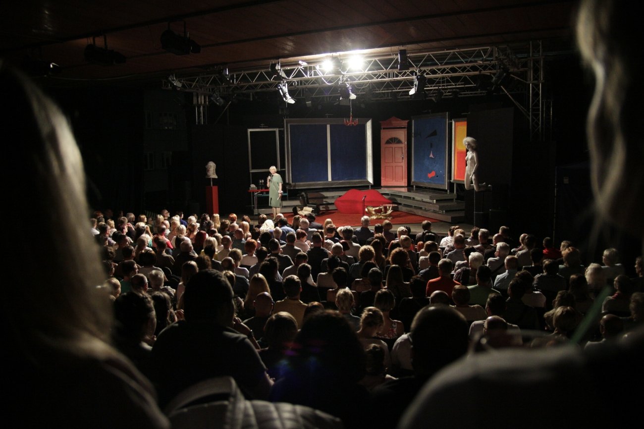 Widownia teatru (zdjęcie ilustracyjne).