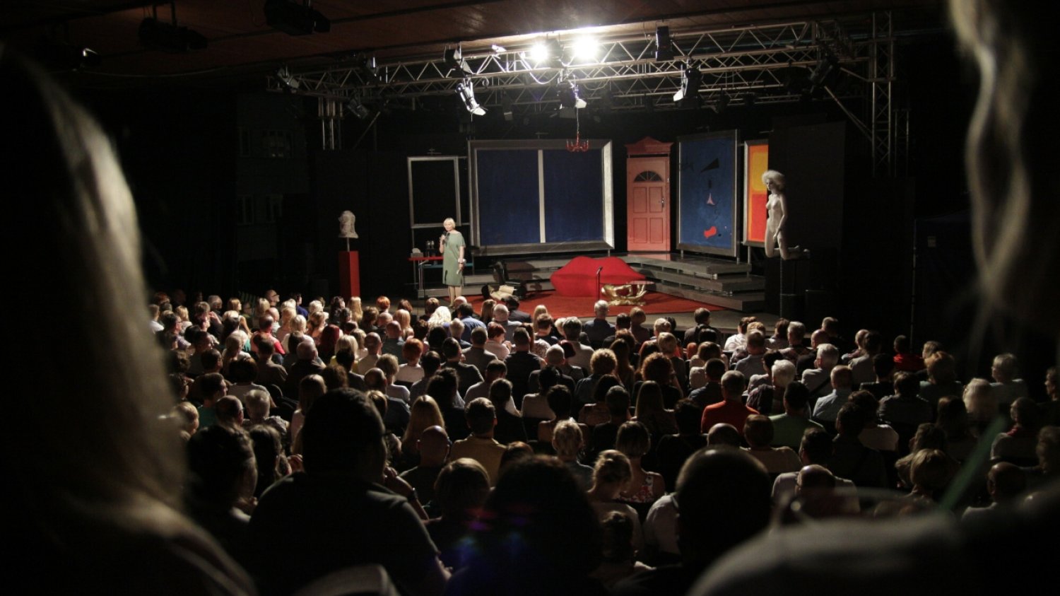 Widownia teatru (zdjęcie ilustracyjne).
