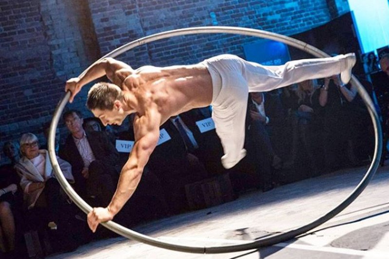 Dzięki ewolucjom na obręczy Patryk Niekłań zajął trzecie miejsce w finale programu "Mam Talent".