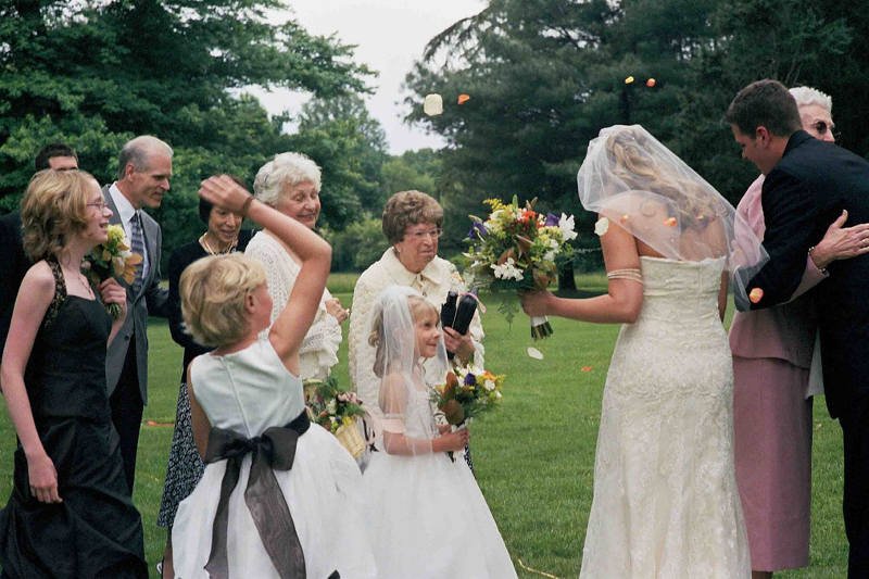 Tego dnia nie tylko państwo młodzi dbają o swój idealny strój i stosowne zachowanie. Zasady obowiązują wszystkich uczestników wesela