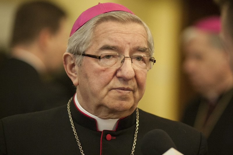 Abp Sławoj Leszek Głodź broni generałów Polskiej Rzeczpospolitej Ludowej przed zakusami Antoniego Macierewicza.