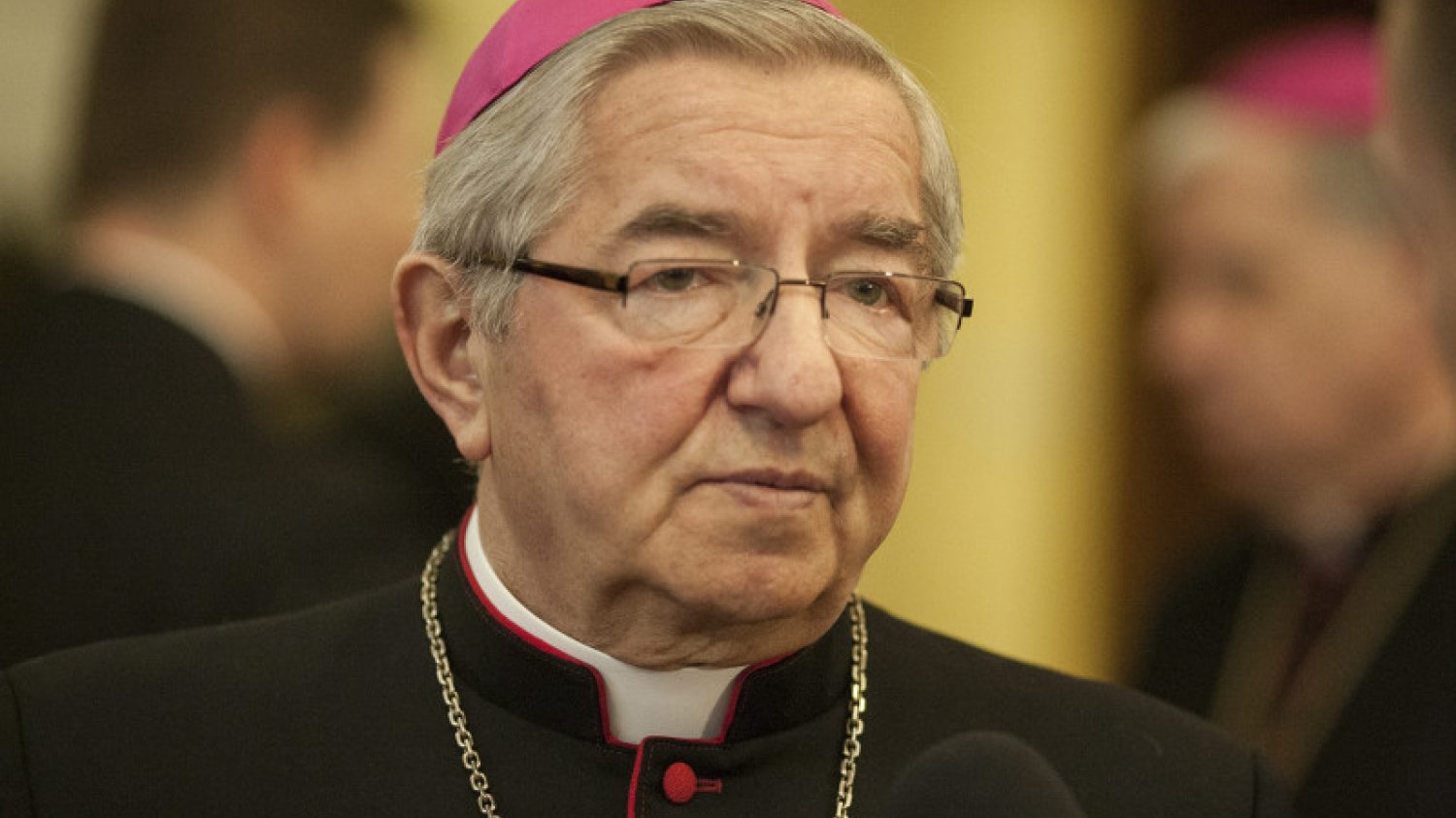 Abp Sławoj Leszek Głodź broni generałów Polskiej Rzeczpospolitej Ludowej przed zakusami Antoniego Macierewicza.