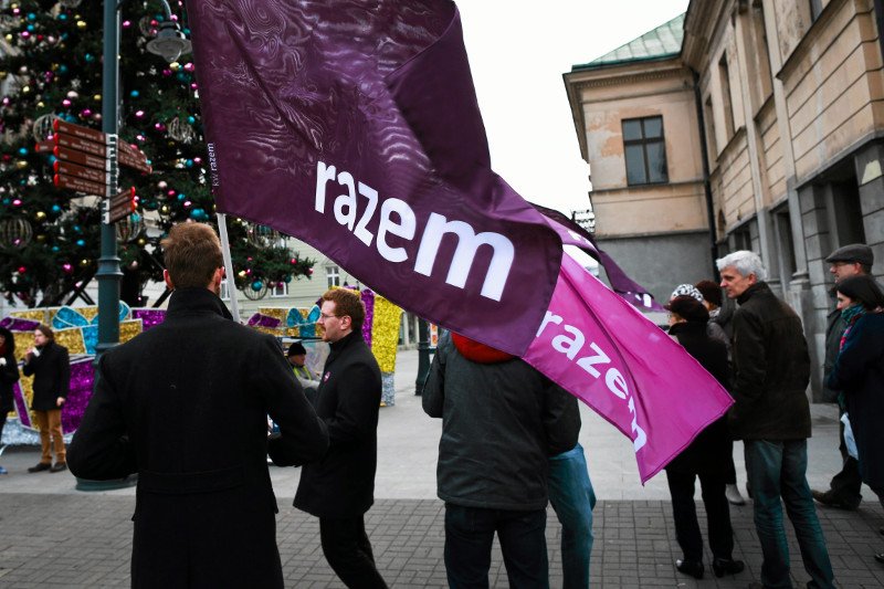Członkowie Razem rozdają nieopublikowany wyrok Trybunału Konstytucyjnego.