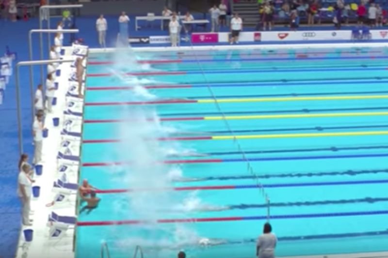 Hiszpański pływak wykonał piękny gest
