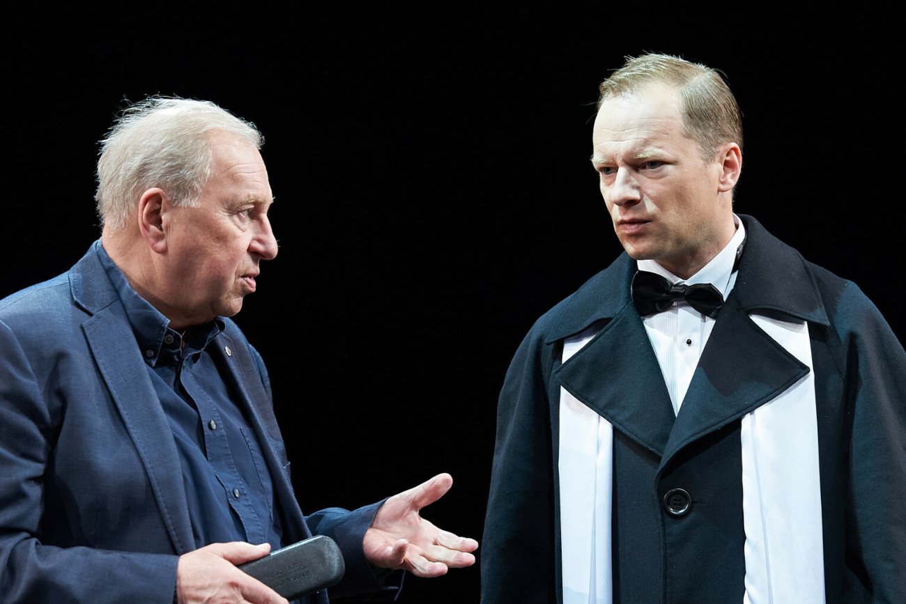 Maciej Stuhr żegna swojego tatę. Pokazał zdjęcie z Jerzym Stuhrem i swoim synem. Maciej Stuhr żegna swojego tatę. Pokazał zdjęcie z Jerzym Stuhrem i swoim synem.