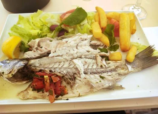 Świeża ryba z pieca w Marsaxlokk