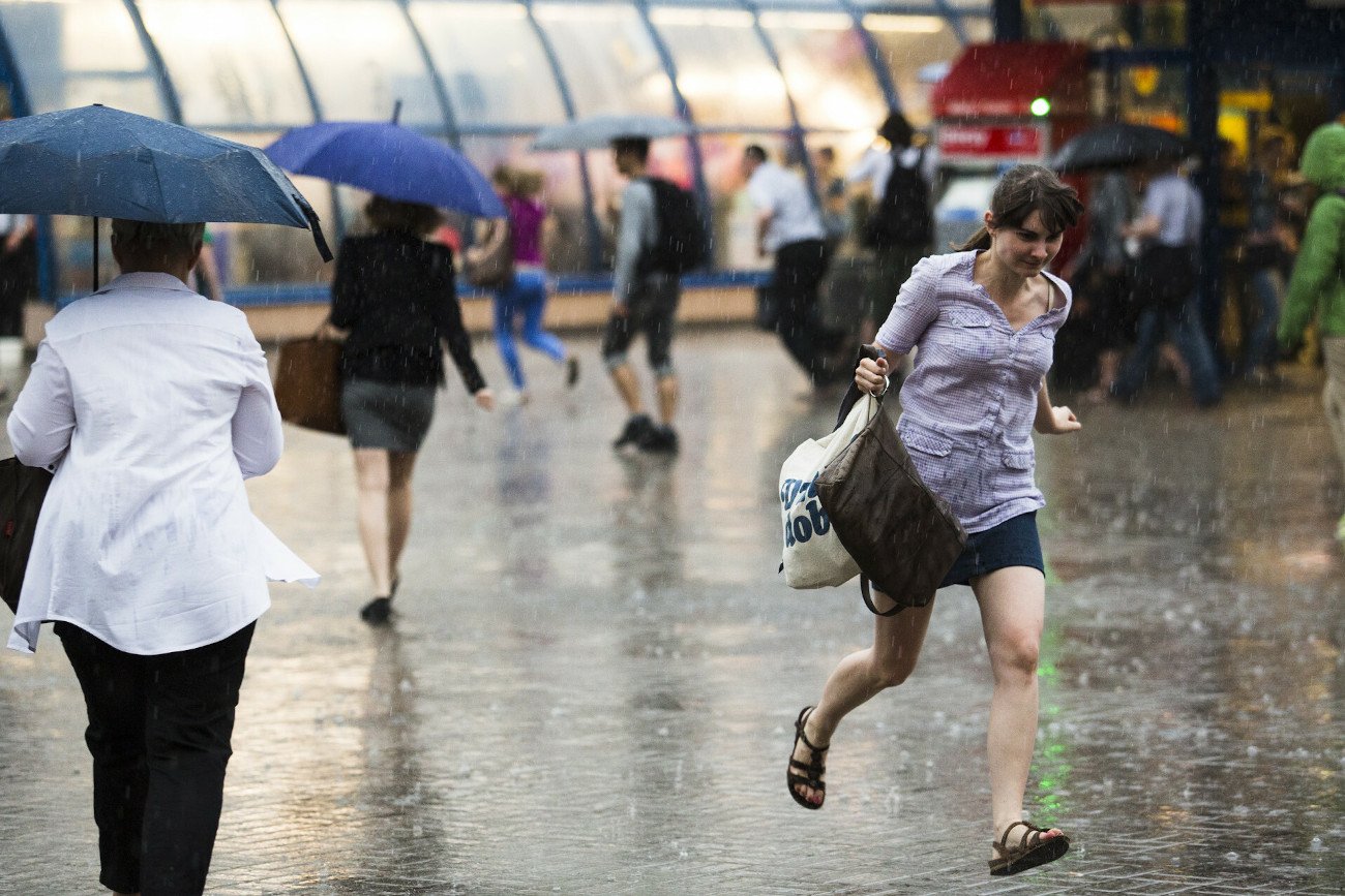 IMGW wydał ostrzeżenia przed gwałtownymi zjawiskami pogodowymi dla 12 województw.