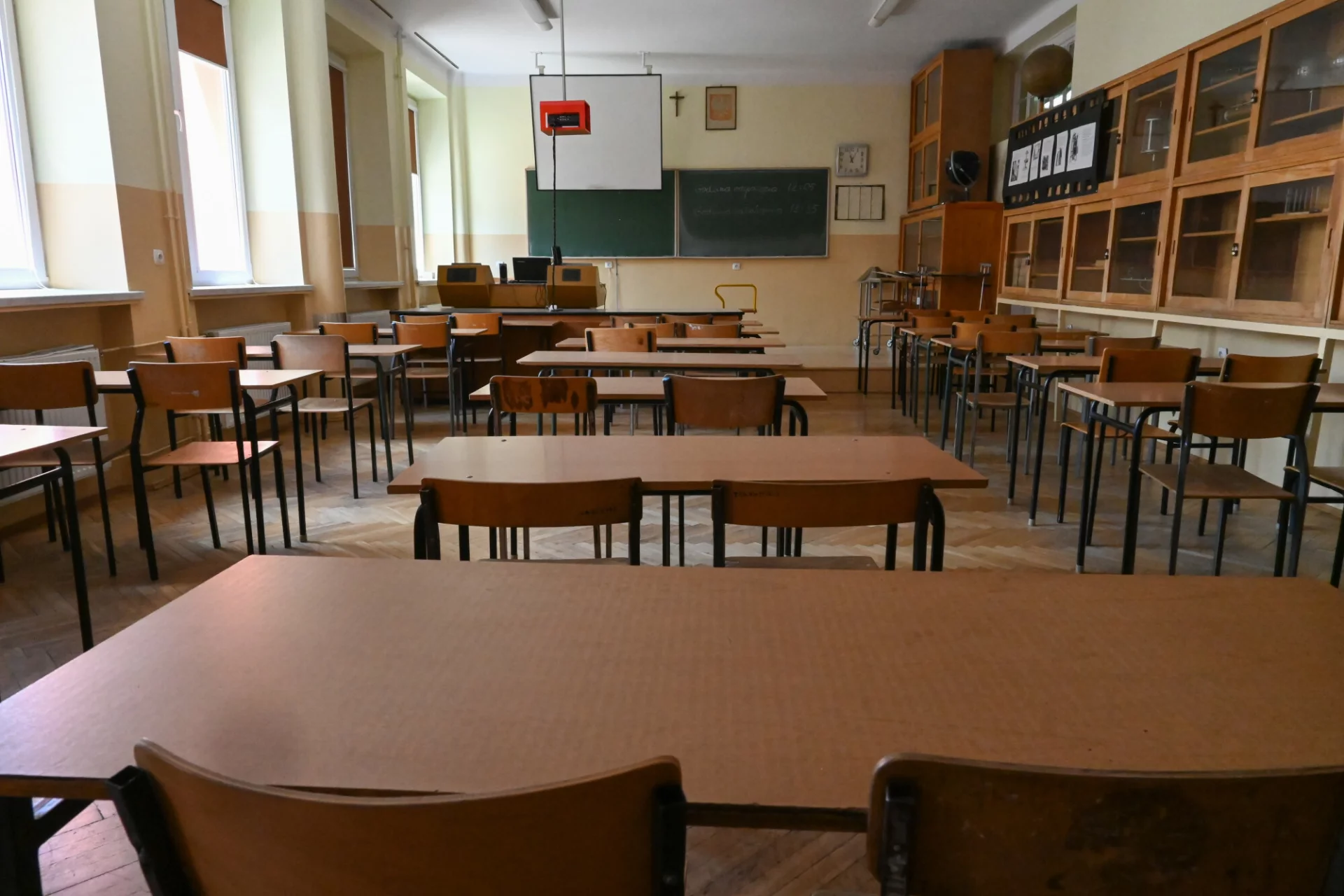 Dyrekcja "Bednarskiej" odniosła się do doniesień o przypadkach nadużyć i molestowania uczennic w szkole.