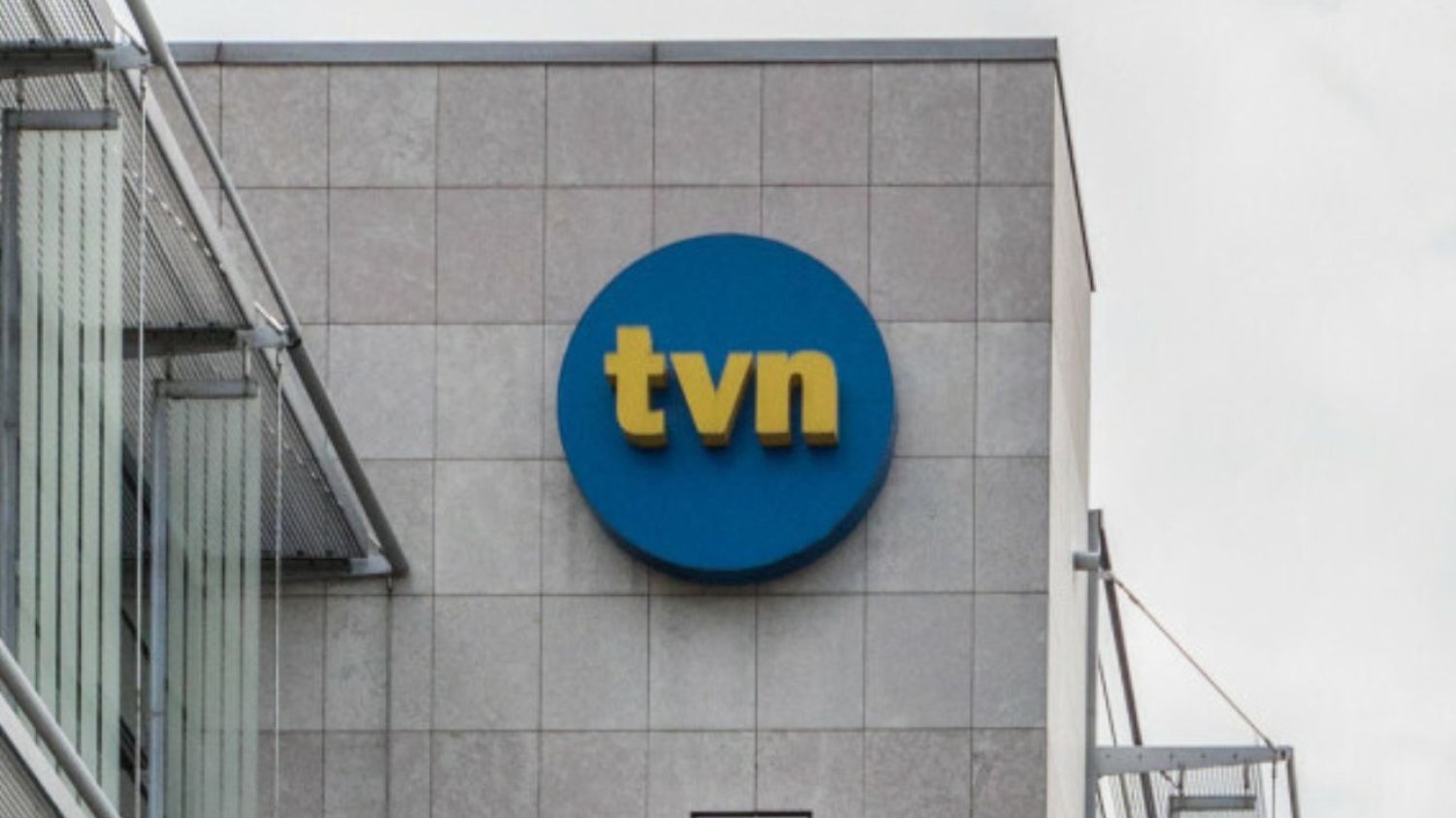 Warner Bros. Discovery wprowadza podział w firmie. Nachodzą zmiany. Właściciel TVN wprowadza zmiana w firmie. W 2025 roku dojdzie do podziału.