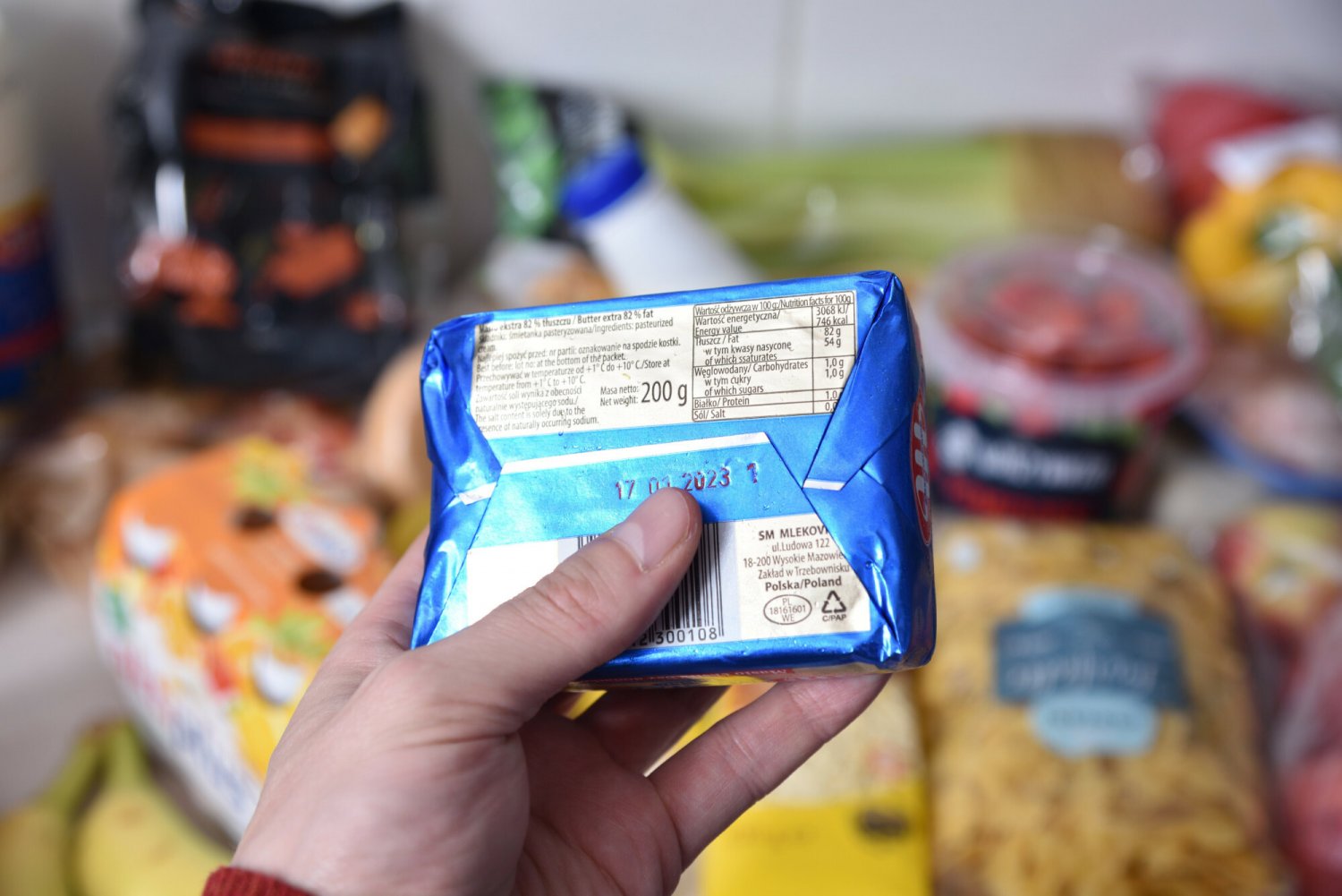 Masło za mniej niż 10 zł w sklepie osiedlowym? Sklepy stosują trik Sklepy osiedlowe zaczęły sprzedawać masło za mniej niż 10 zł. Jest jeden haczyk