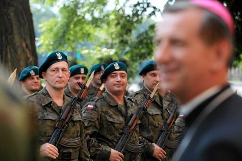 W połowie duchowy i połowie żołnierz. Kim są kapelani wojskowi?