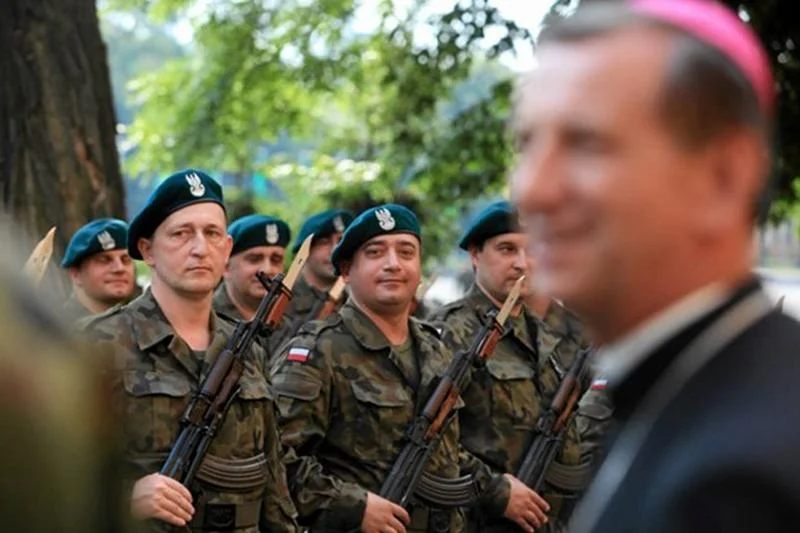 W połowie duchowy i połowie żołnierz. Kim są kapelani wojskowi?