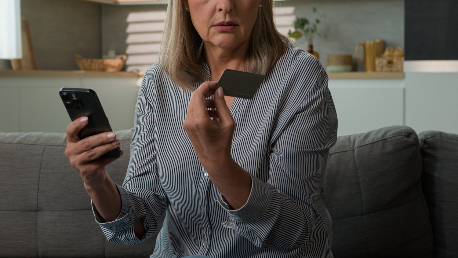 Dała oszustom dostęp do konta z 58 tys. zł. Bank musi jej zwrócić pieniądze