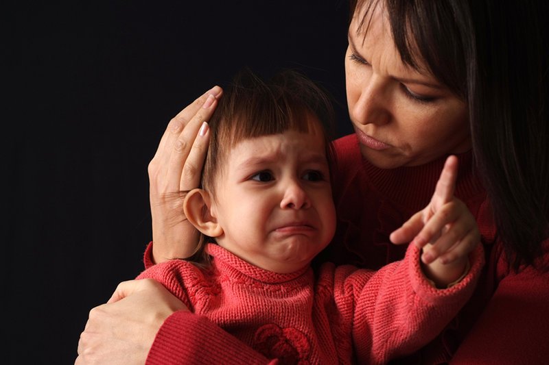 "Szantaż na dziecko" to cios poniżej pasa? Prof. Mikołejko: Wynieśliśmy matkę z dzieckiem na piedestał