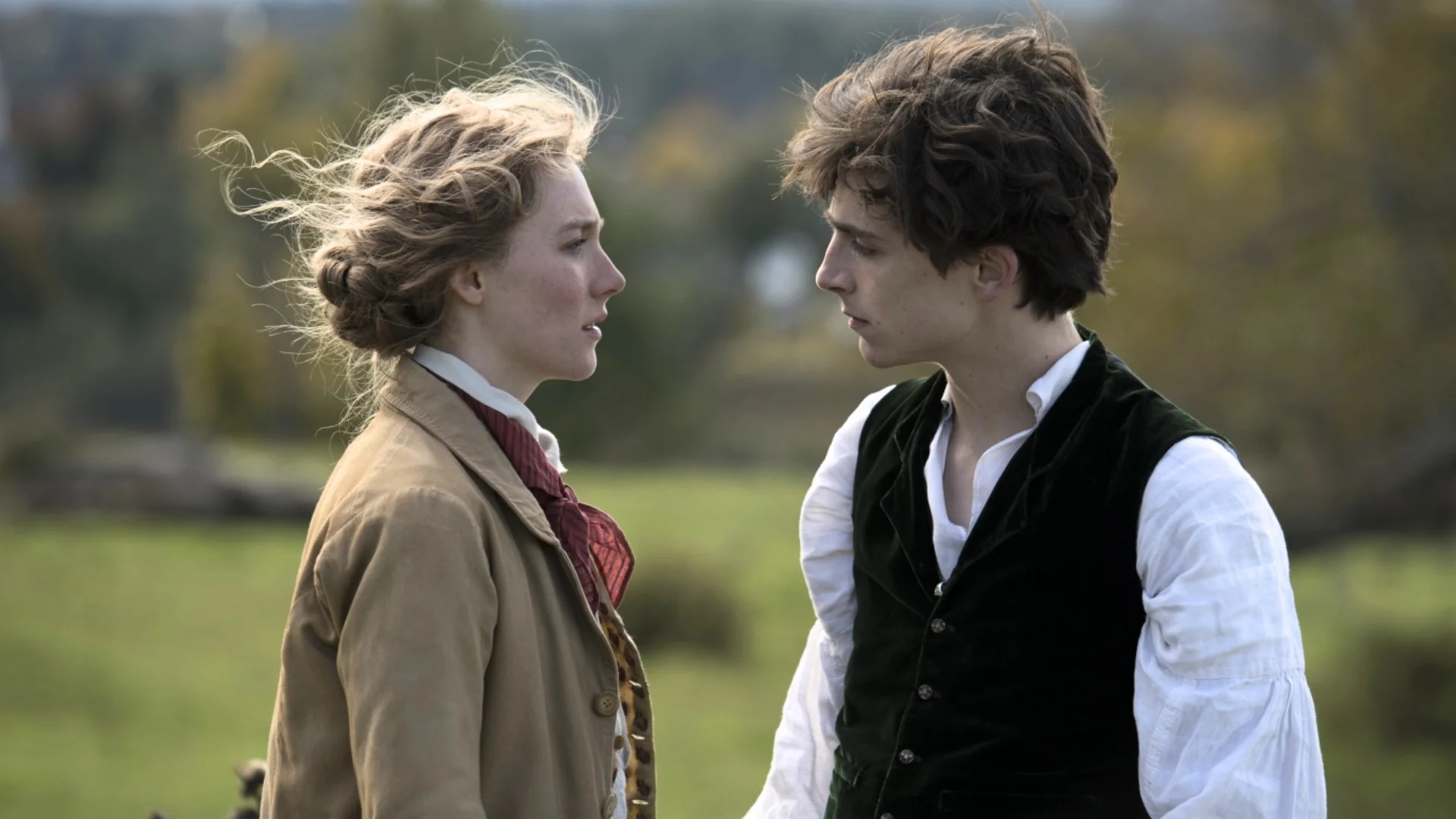 Saoirse Ronan i Timothée Chalamet w filmie "Małe kobietki"