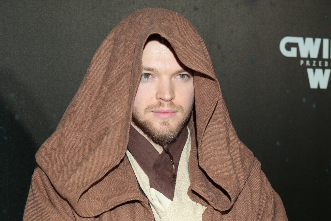 Wardęga łapał obce kobiety za piersi.