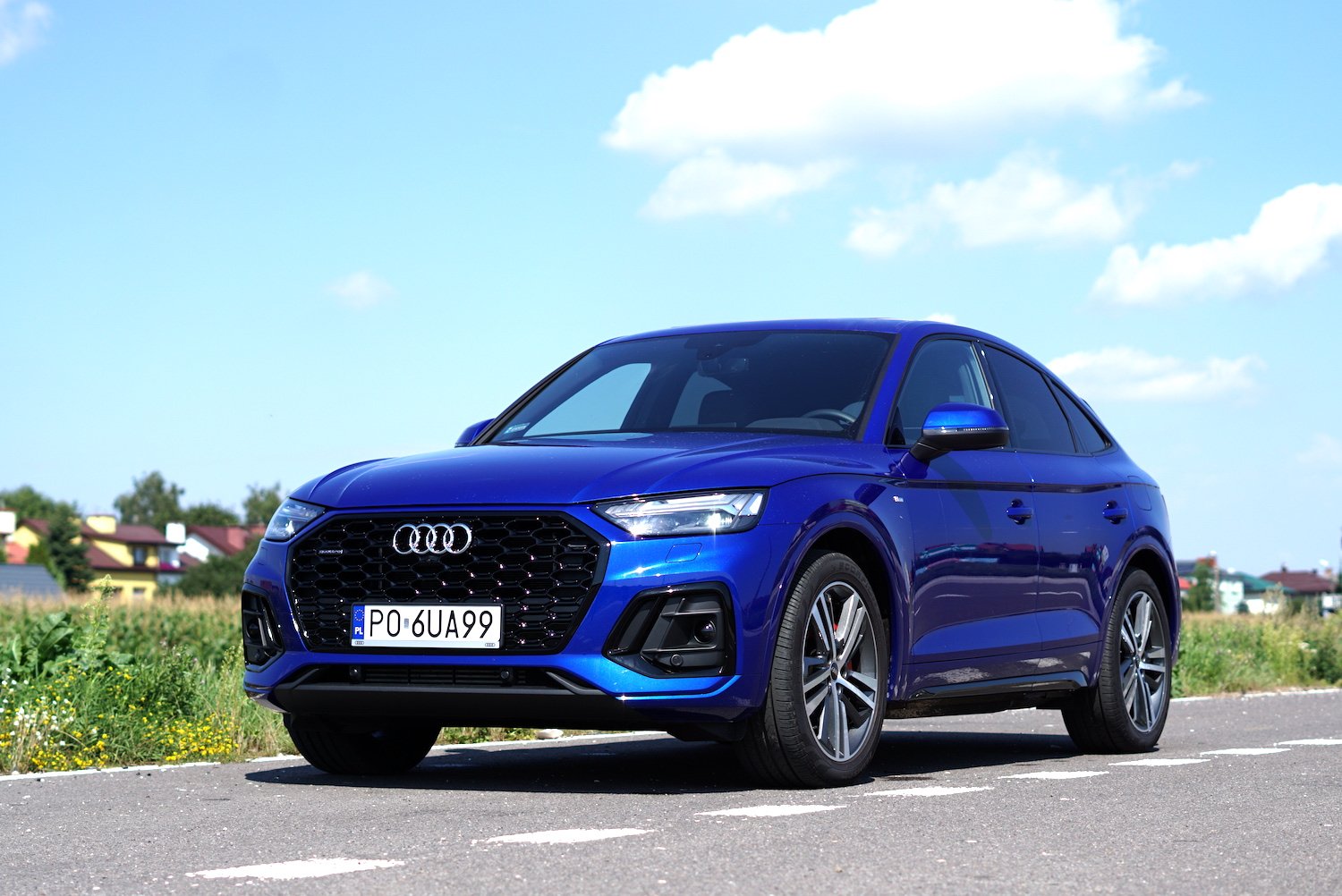 Audi Q5 Sportback to bardziej wyrazista wersja najpopularniejszego SUV-a niemieckiej marki. Różnica w cenie może okazać się względnie mała.