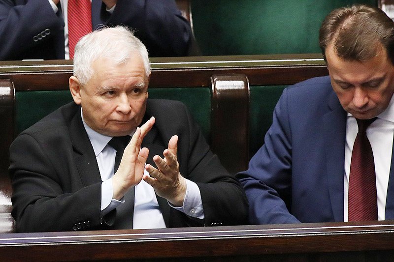 Prezes PiS Jarosław Kaczyński użył argumentu z katastrofy smoleńskiej w obronie Mariusza Błaszczaka i Jarosława Zielińskiego ws. śmierci torturowanego przez policję Igora Stachowiaka.