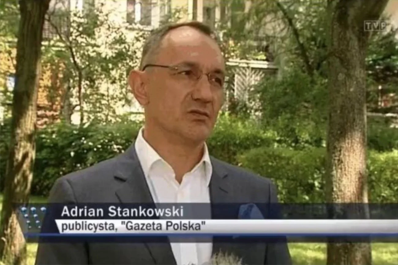 Adrian Stankowski, dyżurny komentator byłych "Wiadomości" TVP