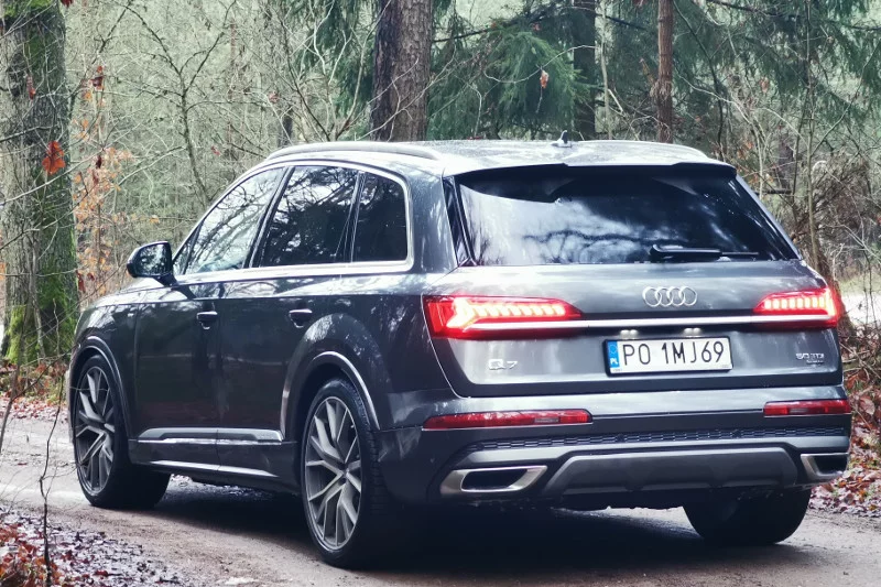 W przypadku ulepszonego modelu Audi Q7 można się doliczyć ponad 30 programów asystujących kierowcę podczas jazdy