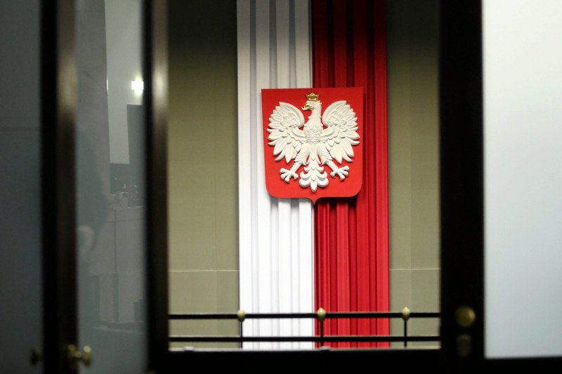 Klapa będzie i w przypadku godła.