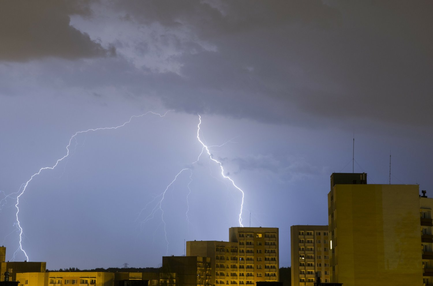Dzisiejsze burze to dopiero początek. Linia nawałnic nad Polską