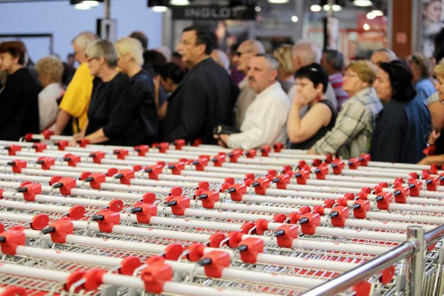 Związkowcy apelują do klientów, by ci nie robili zakupów w Wigilię i sylwestra