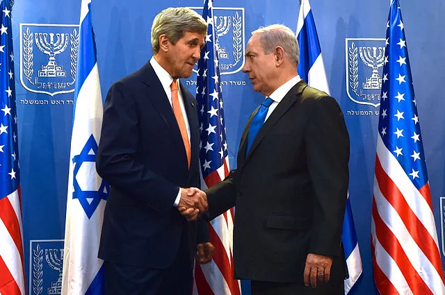 John Kerry i Binjamin Netanjahu