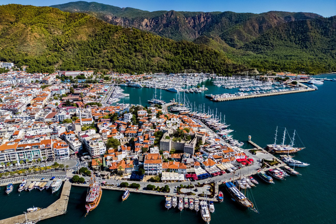 Turcja zachwyca zagranicznych turystów. Jak w kurortach żyje się Turkom?