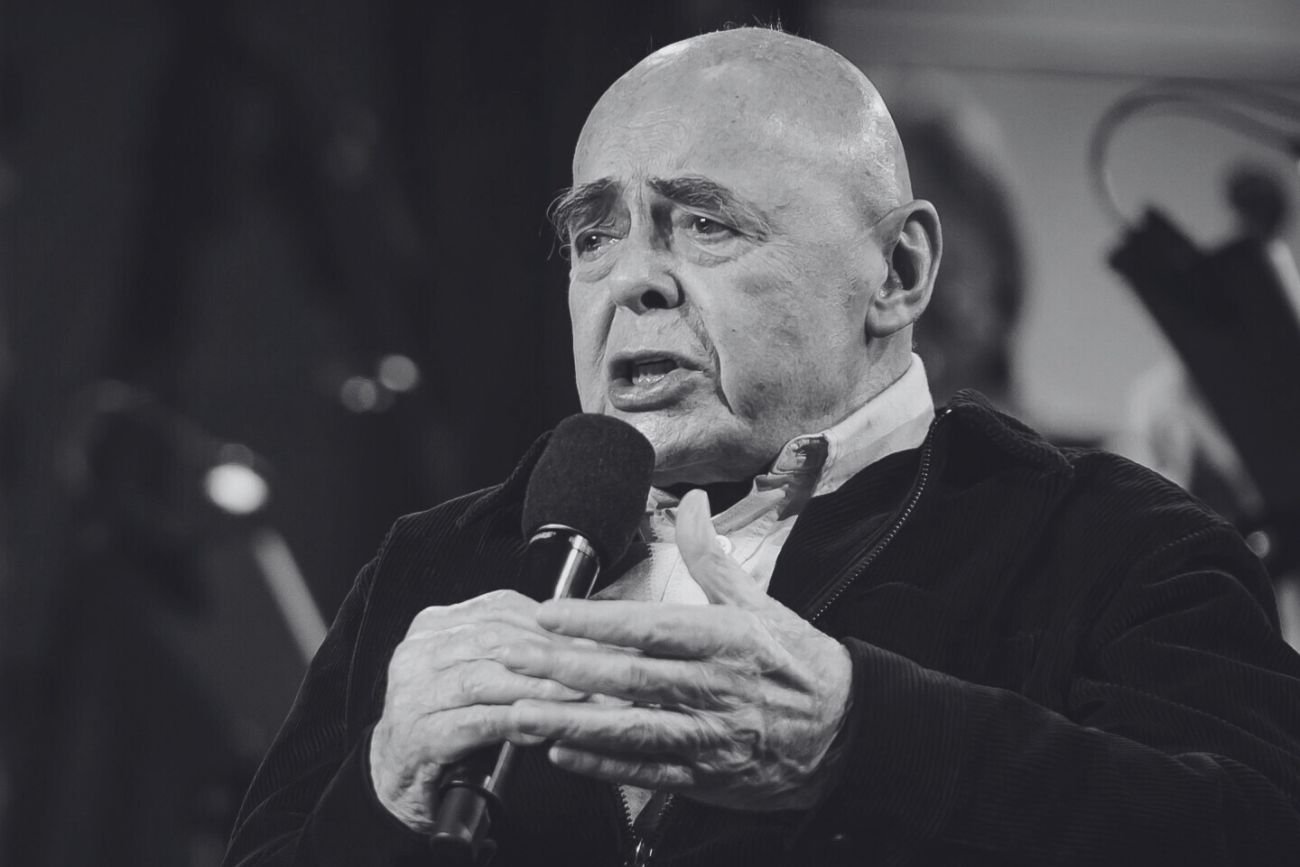 Ostatnia wola Stanisława Tyma. By ją spełnić, przeszkodą są przepisy. Stanisław Tym miał życzenie co do pochówku. Na drodze do jego spełnienia stoją jednak przepisy.