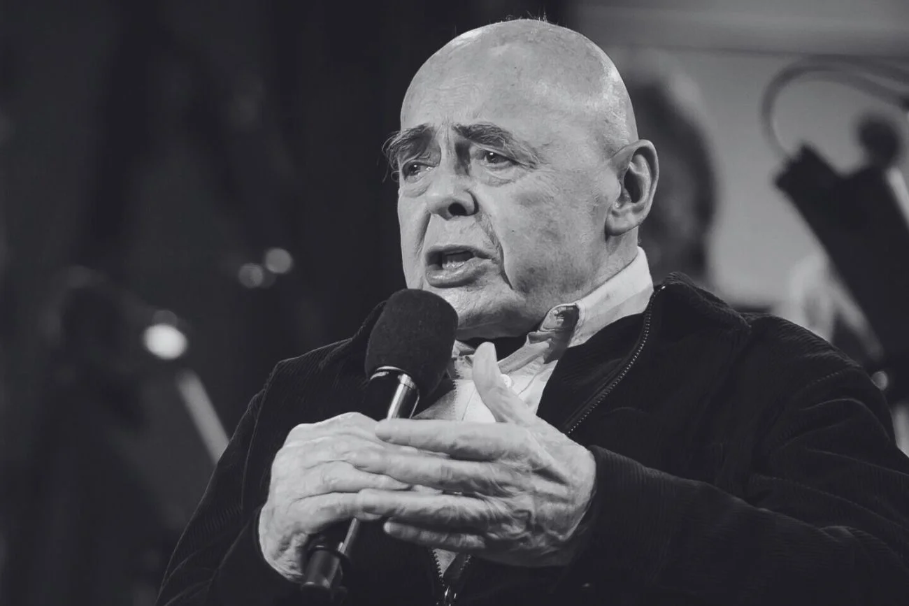 Ostatnia wola Stanisława Tyma. By ją spełnić, przeszkodą są przepisy. Stanisław Tym miał życzenie co do pochówku. Na drodze do jego spełnienia stoją jednak przepisy.