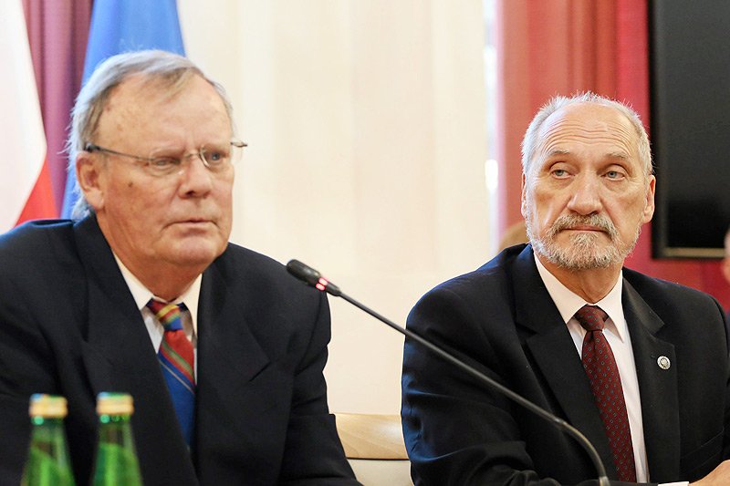 Zdaniem posłów PO, prokuratura powinna zbadać działalność Wacława Berczyńskiego, który publicznie chwalił się, iż "wykończył Carcale".